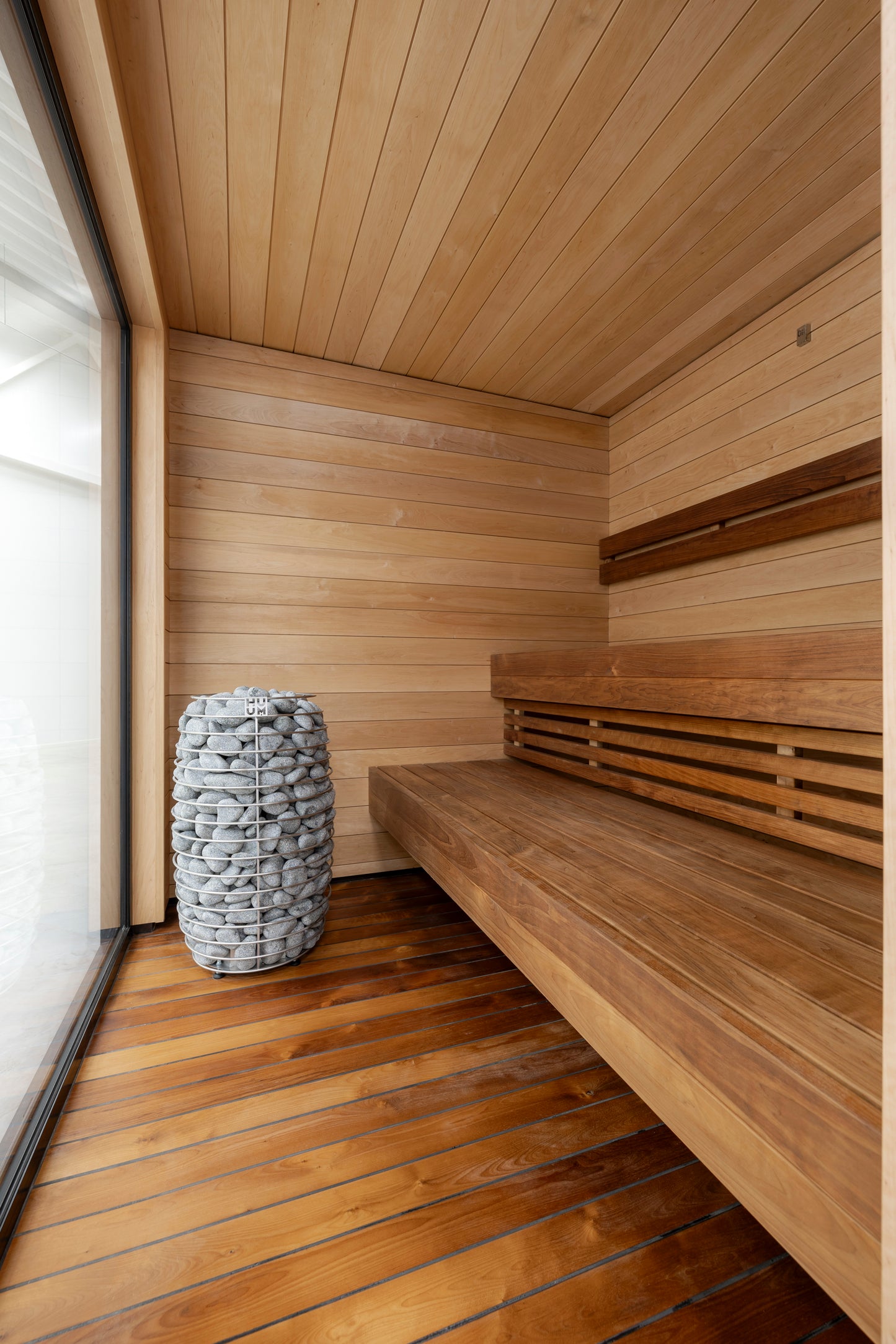 Pestä w/ Outdoor Shower- Luxury Modern Sauna w/ Shower